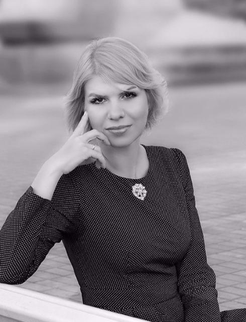 Янина Дрейлих о «Курочке Рябе», о спектаклях для «взрослых», о сезоне юбилейном и ёлке новогодней Янина Дрейлих о «Курочке Рябе», о спектаклях для «взрослых», о сезоне юбилейном и ёлке новогодней
