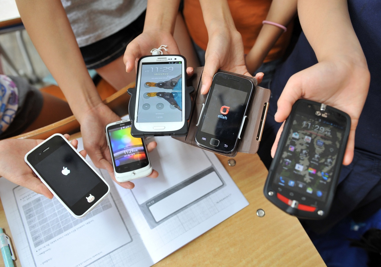 Идею о запрете использования смартфонов в школах поддерживают 73% россиян – ВЦИОМ