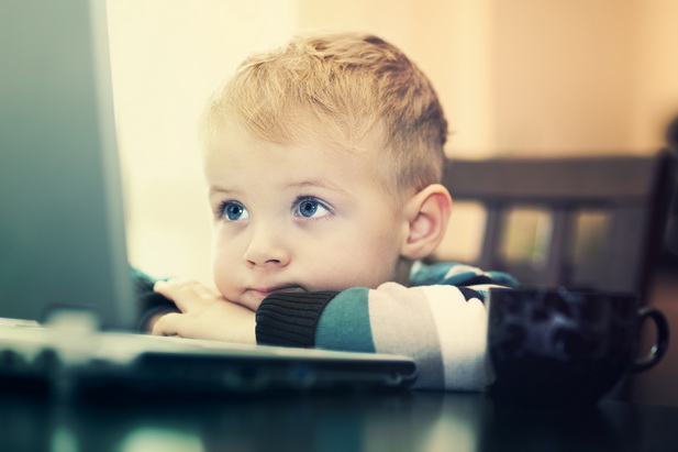 Большинство родителей в России считает интернет опасным для детей